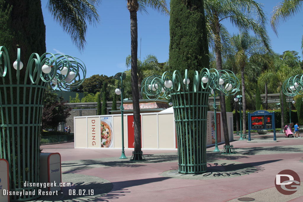 No visible signs of progress on this kiosk near the tram stops.