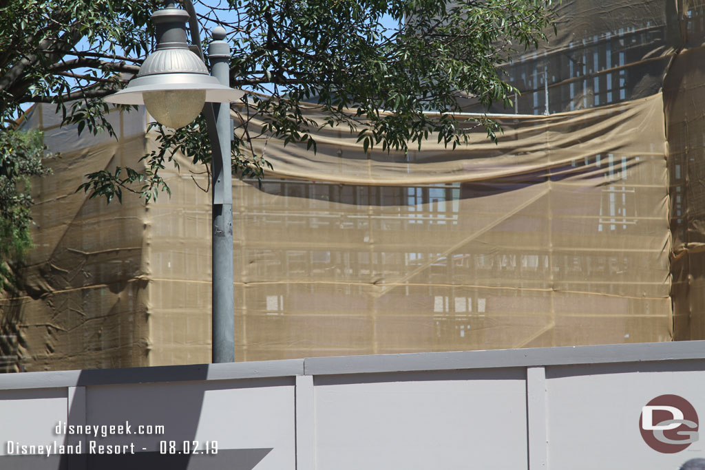 A closer look from left to right.  It appears they have yet to install anything on the framework, the pieces are still resting on the scaffolding.