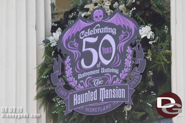 A closer look at the 50th sign on the mansion.