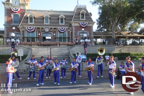 Today the 2019 Disneyland Resort All-American College Band wrapped up their summer.  Here are some pictures from their 6:00pm set in Town Square.