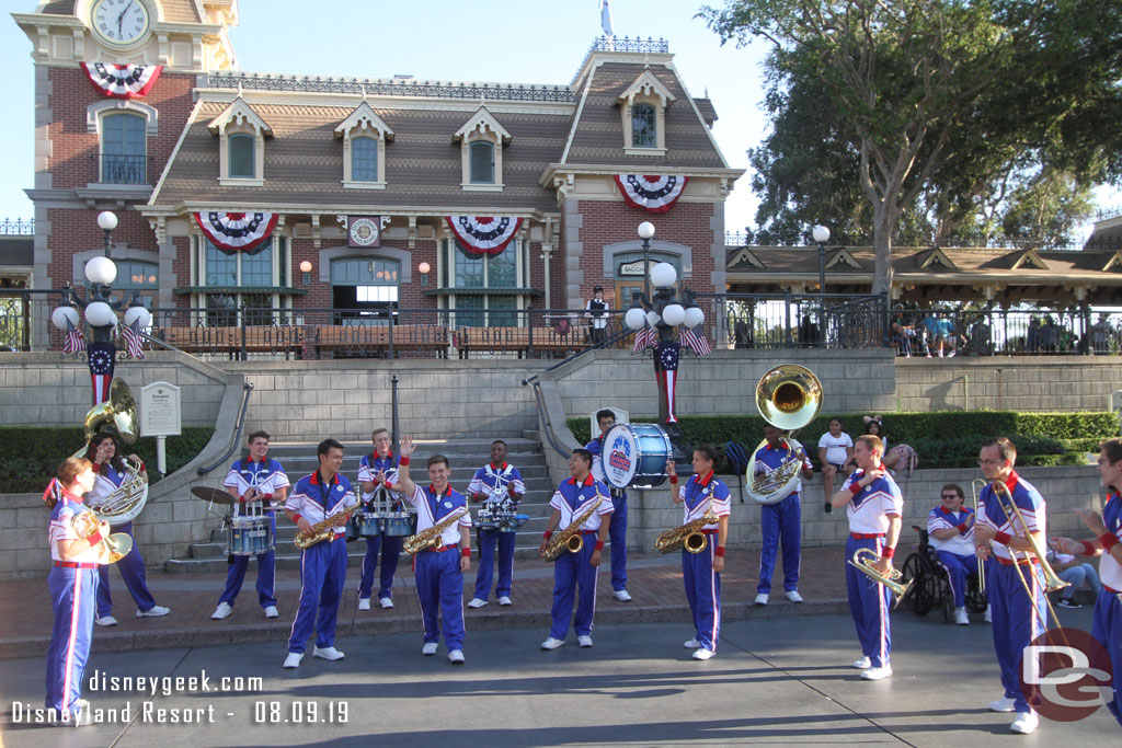 Today the 2019 Disneyland Resort All-American College Band wrapped up their summer.  Here are some pictures from their 6:00pm set in Town Square.