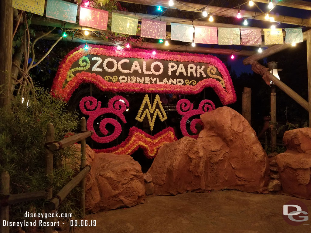 A quick look around Zocalo Park and th Dia De Los Muertos display