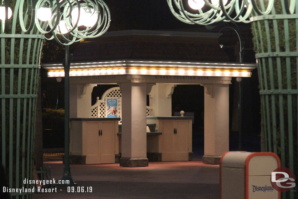 The walls are down and the information kiosk / food kiosk is now a DVC kiosk near the tram stop.