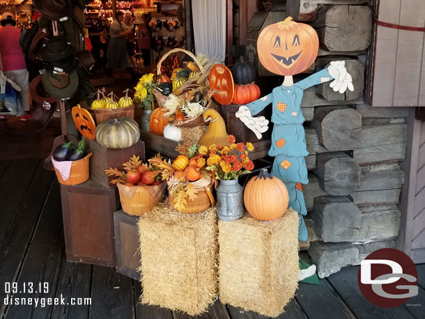 Frontierland Halloween decorations.