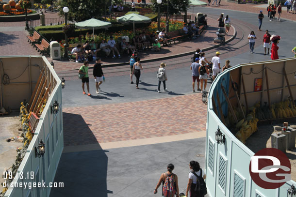 A closer look at the center walkway (notice Captain Hook off to the top right of the frame).