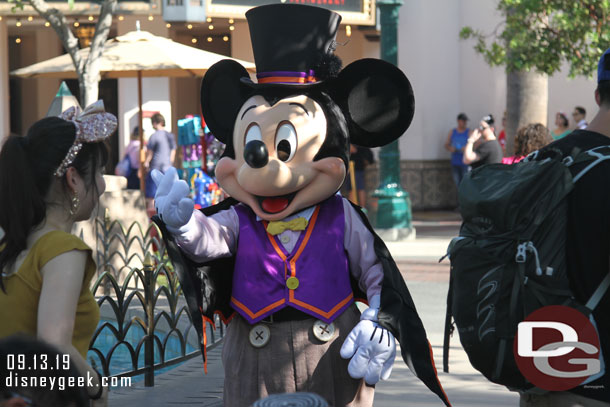 Mickey greeting guests in Carthay Circle.