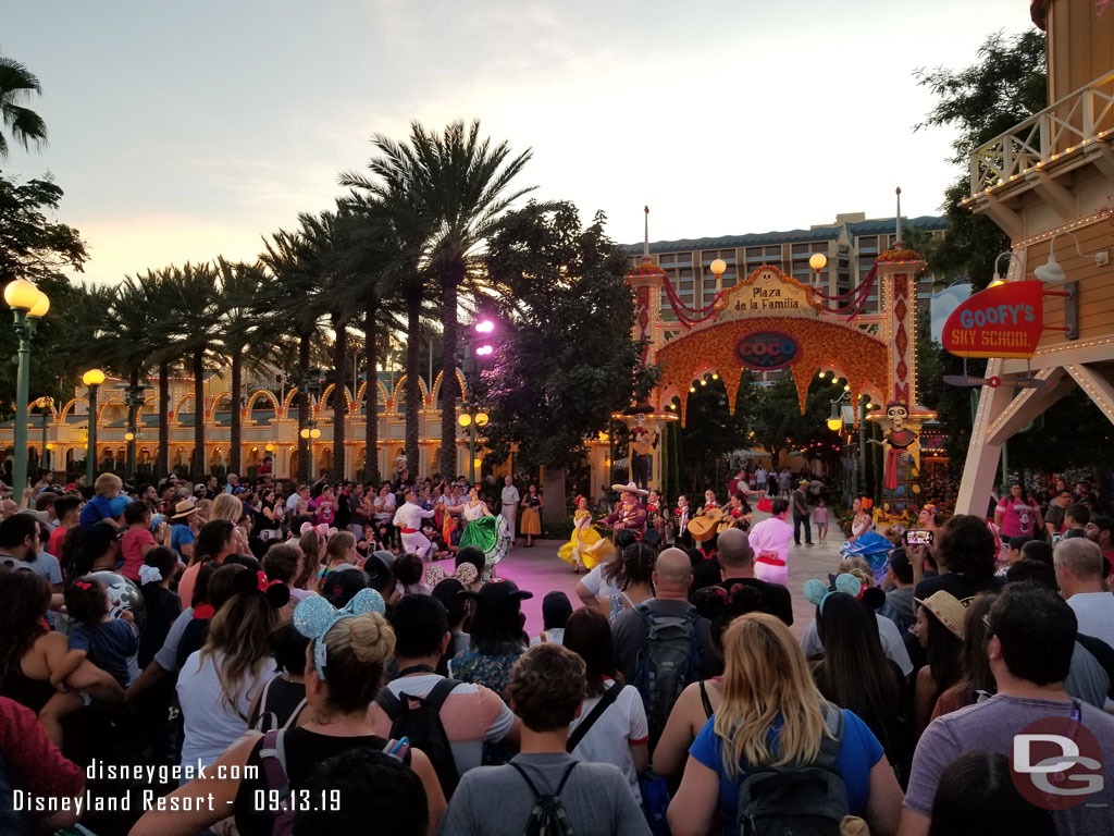 A good size crowd, as usual, for the Musical Celebration of Coco.  The show is performed 8-10 times a day depending on the day.