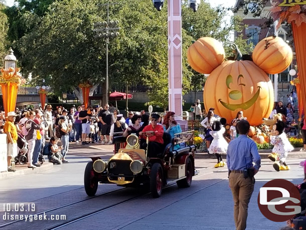 Mickey and Friends Band-Tastic Cavalcade has returned to fill in between MSEP and Christmas.