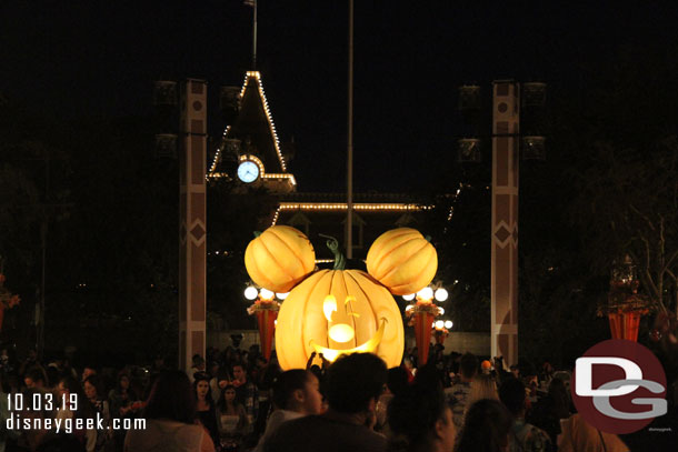 Mickey Pumpkin flanked by two light trusses.