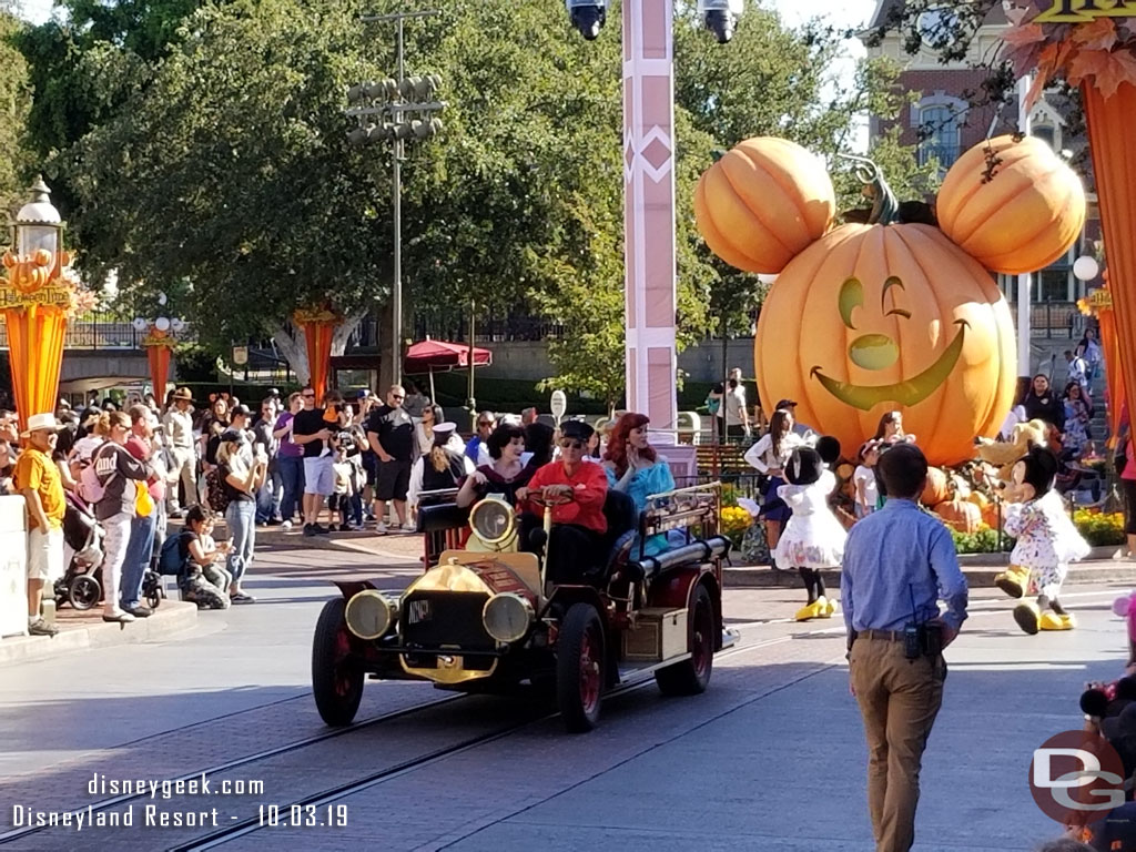 Mickey and Friends Band-Tastic Cavalcade has returned to fill in between MSEP and Christmas.