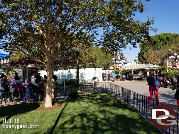 The path nearest the Plaza Inn to Tomorrowland has reopened.