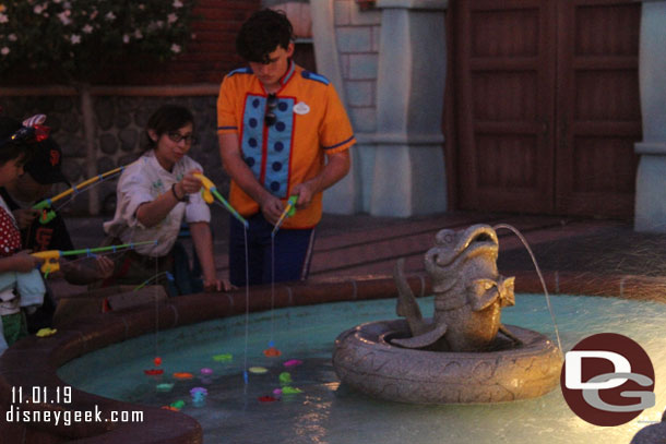 This evening you could fish in the Roger Rabbit fountain with cast members.