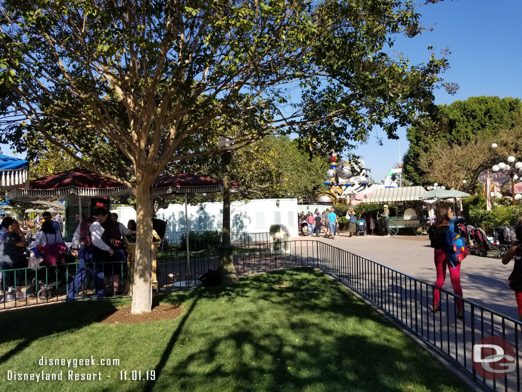 The path nearest the Plaza Inn to Tomorrowland has reopened.