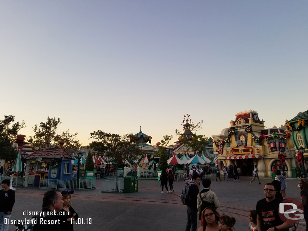 The Toons have decorated already.  A look around the Christmas decorations of Toontown.