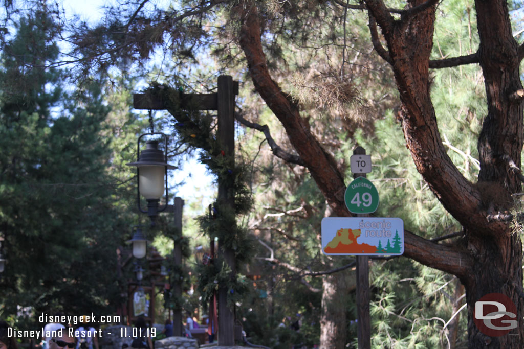 More decorations through Grizzly Recreation Area, no sign of the snow machines yet.