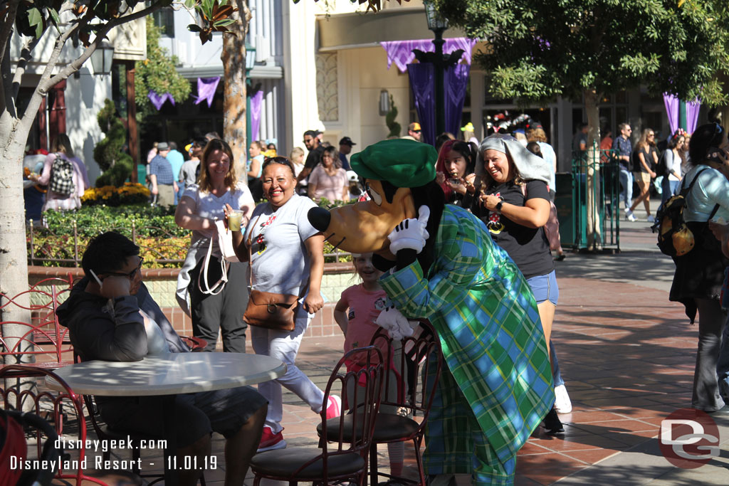 Goofy goofing around with a guest on Buena Vista Street.