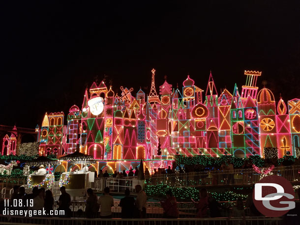 Walked out to it's a small world holiday to see the quarter hour projection show and there was non at 7:15pm.