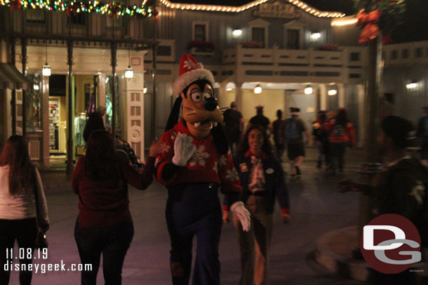 Goofy in Town Square