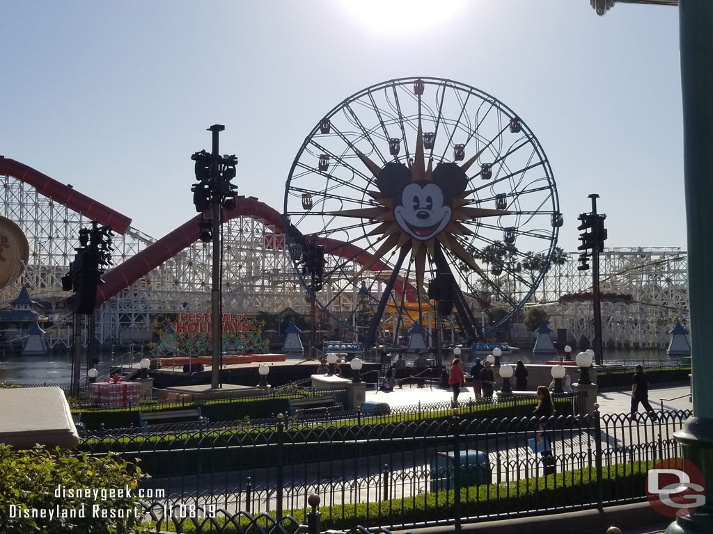 Notice anything different for the concert set up this year?   They are actually using the light and speaker for the stage.. no external trusses set up like they have done in recent years.  I was trying to remember the last time I saw all these stage lights and speakers up and being used.