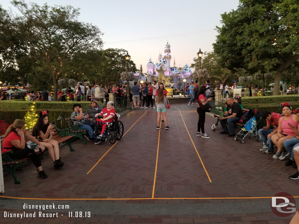 An extended queue set up for the popcorn buckets.