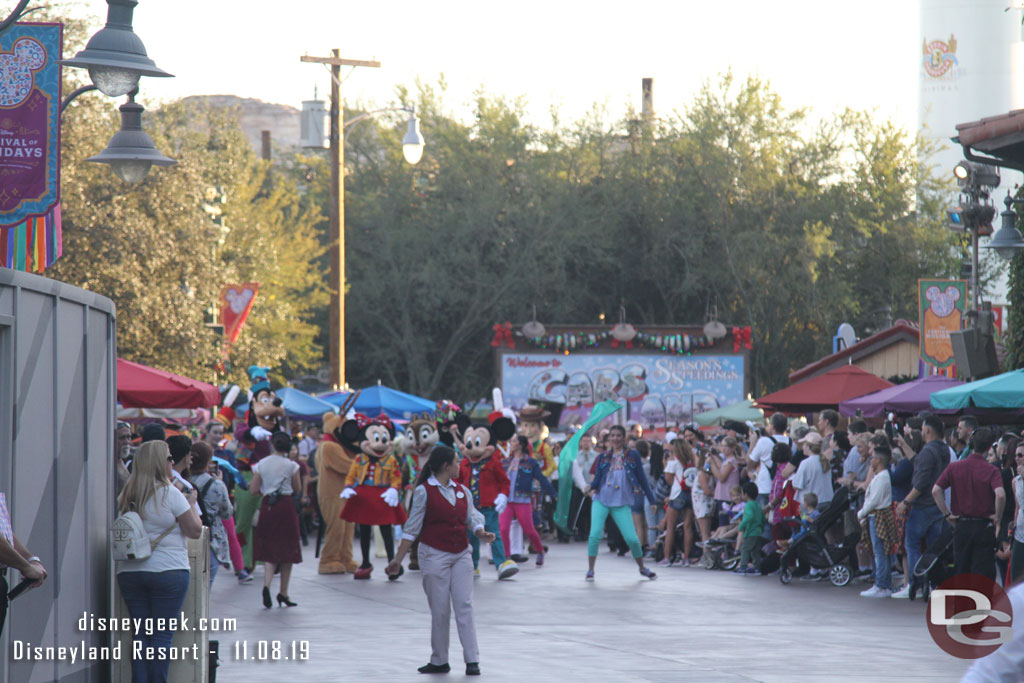 I managed to pass them so here are some pictures of the procession.