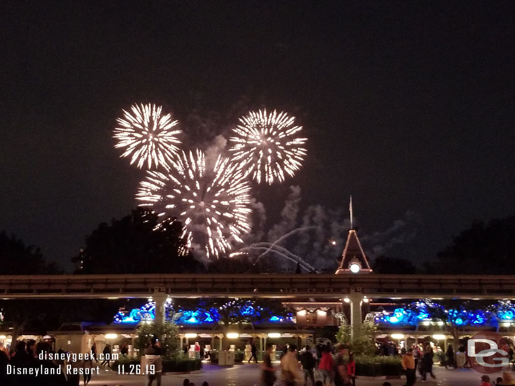 Believe in Holiday Magic just started as I reached the hub.  My original plan was to try and make the show, but World of Color started several minutes late so I did not make it.