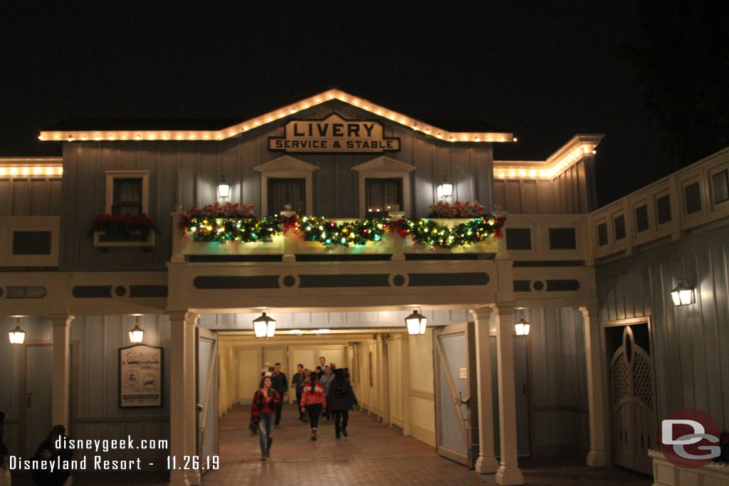 Arrived at Disneyland and used the east side by pass to avoid the parade crowd. 