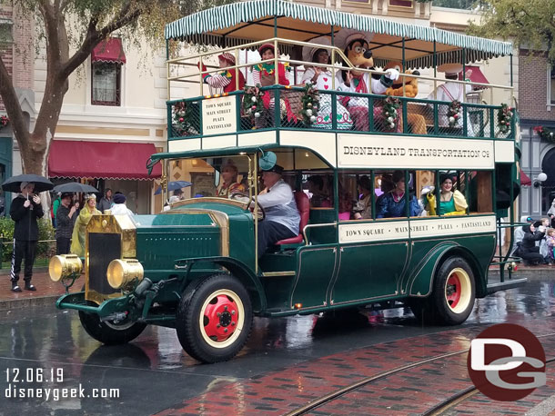 On this side of the first bus Goofy, Pluto and Lady Tremaine with Anastasia and Drizella.