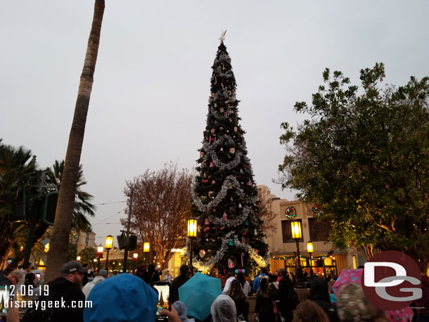 Happened to walk through Carthay Circle as the tree lighting moment took place. It is a one minute recording now.. I really miss the little show they used to do with the bell ringers and characters.