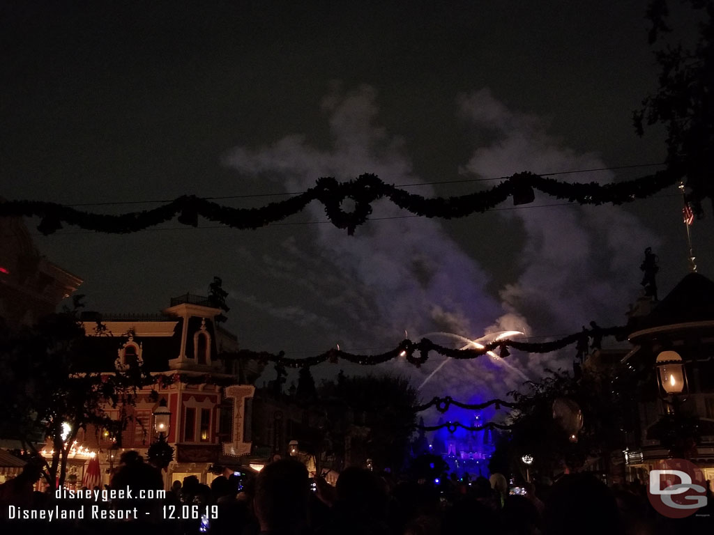 Almost 15 minutes late Believe in Holiday Magic Started.. but something was missing.. none of the large/high shells from the center launch point were used. So no Mickey tonight.