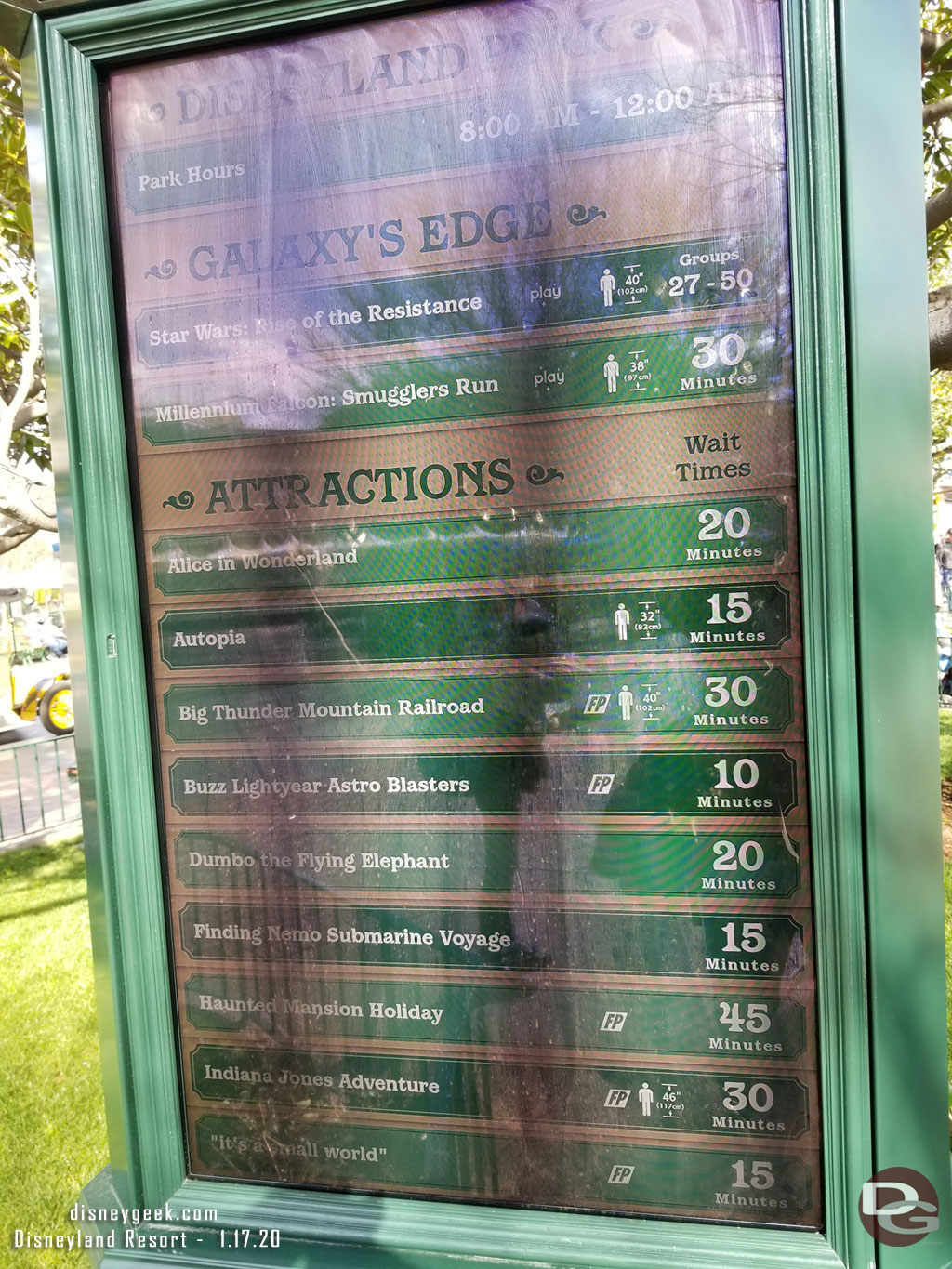 Disneyland waits at 1:10pm.  Notice they have the boarding groups for Rise of the Resistance, up to group 50.