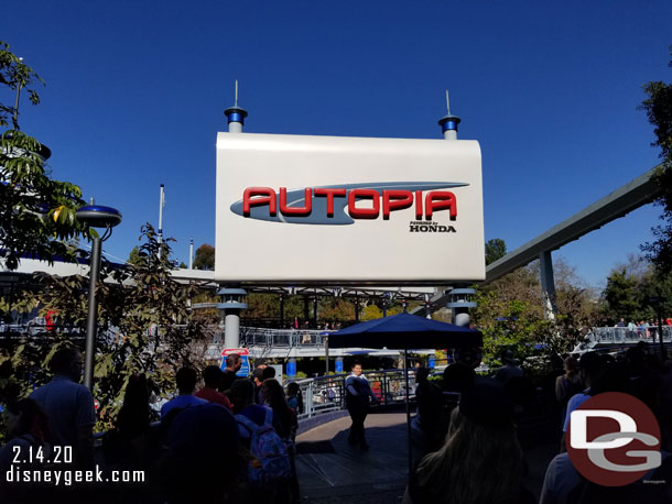 FastPass has returned to Autopia, but no signage to tell you this as you approach.