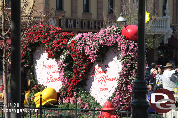 Here is the back drop people were waiting to have their picture taken in front of.