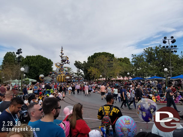 3:04pm decided to find a spot for the parade.  Plan was to just watch the first with a minimal wait.  So this was my view.