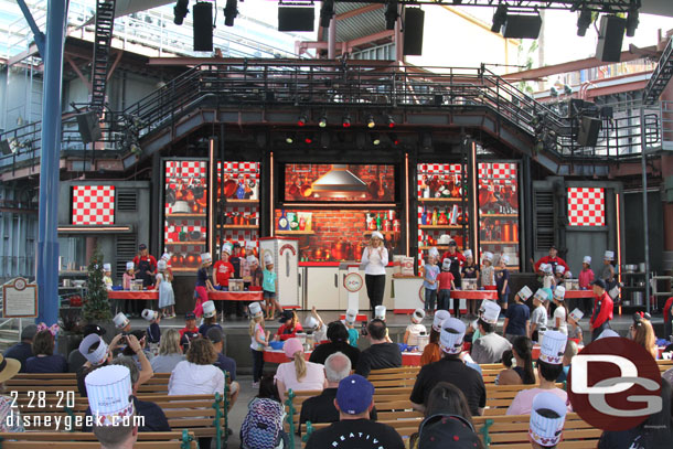 The audience and Jr. Chefs waiting for Goofy.