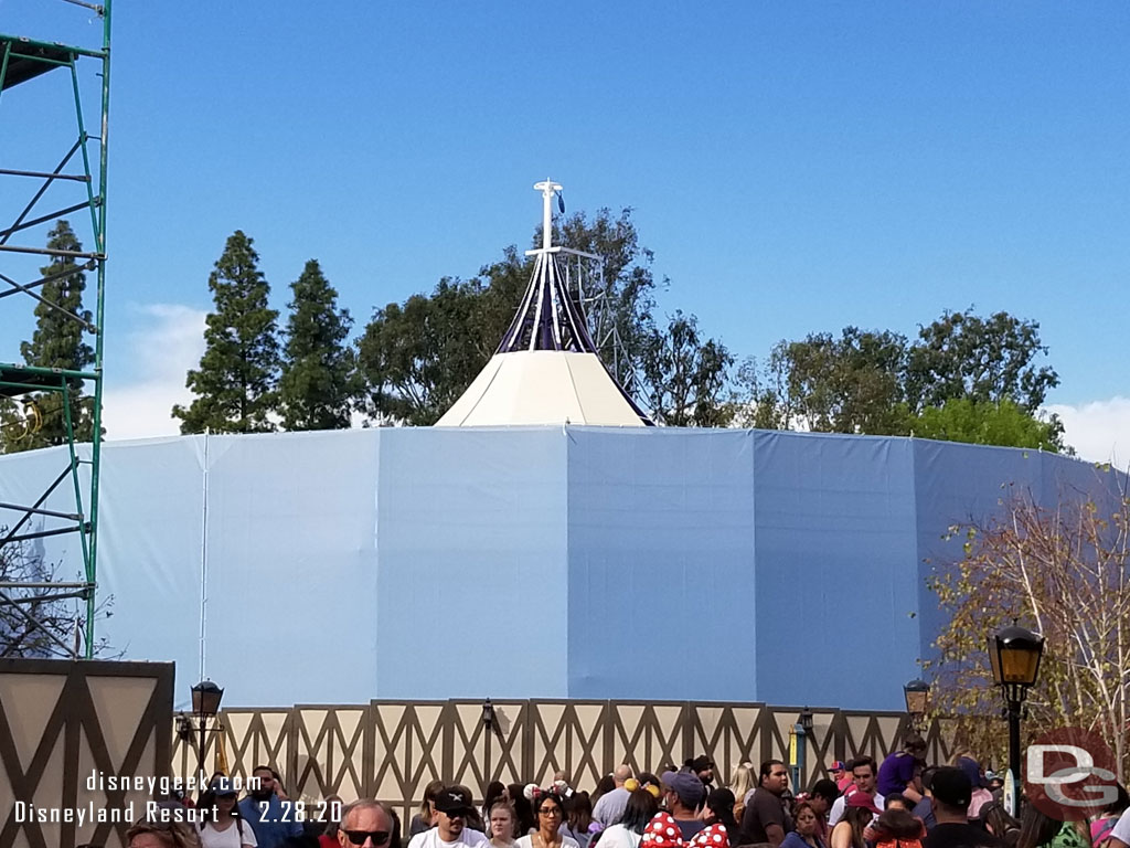 The carrousel roof is starting to take shape.