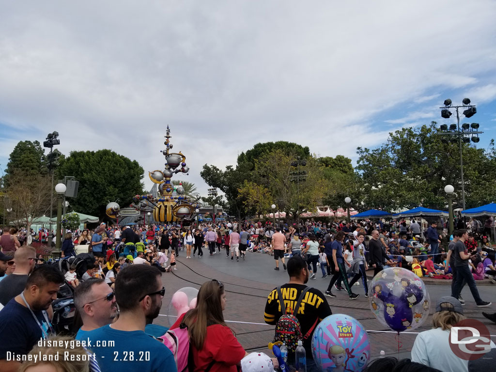 3:04pm decided to find a spot for the parade.  Plan was to just watch the first with a minimal wait.  So this was my view.