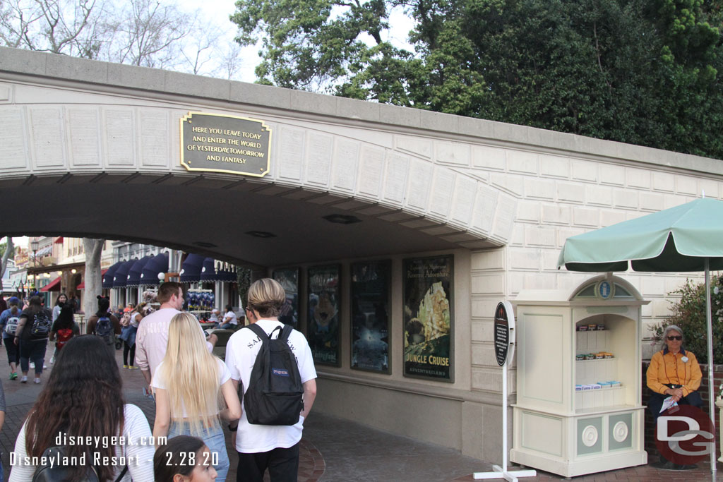 Returned to Disneyland.  Noticed the Rise of the Resistance warning sign is off to the side now out of the way.