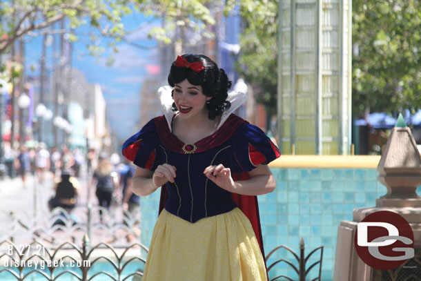 Snow White greeting guests in Carthay Circle