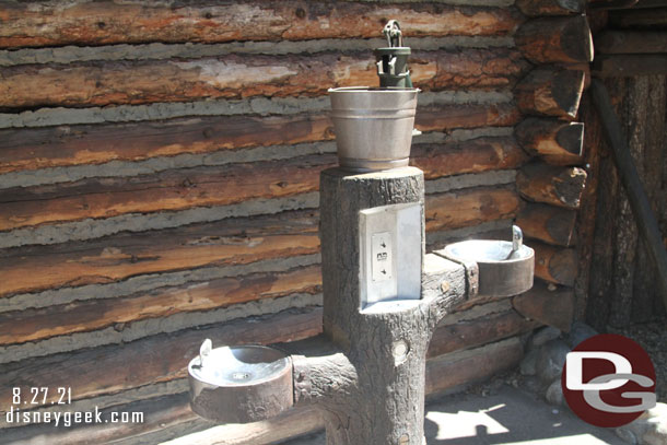 The drinking fountain between Frontierland and Adventureland has been updated and now has a water bottle filling station.