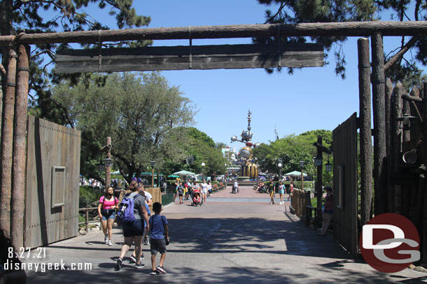 Leaving Frontierland and heading back to the hub.