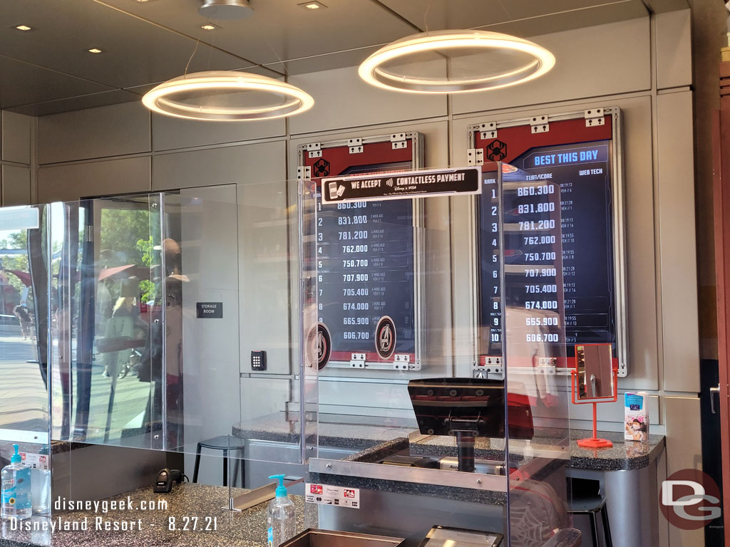 The cash registers have plexiglass and behind them a display with scores from the attraction.