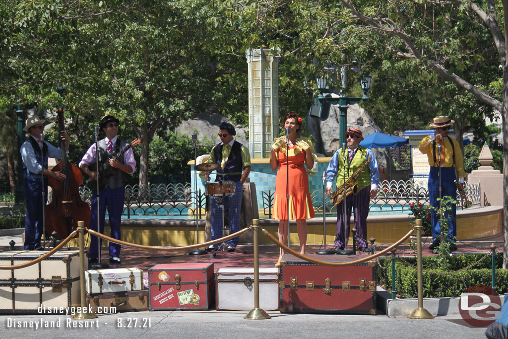 Five and Dime performing in Carthay Circle