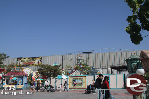 In Toontown steel supports for the new skyline facade are now installed on the roof of the Runaway Railway show building.