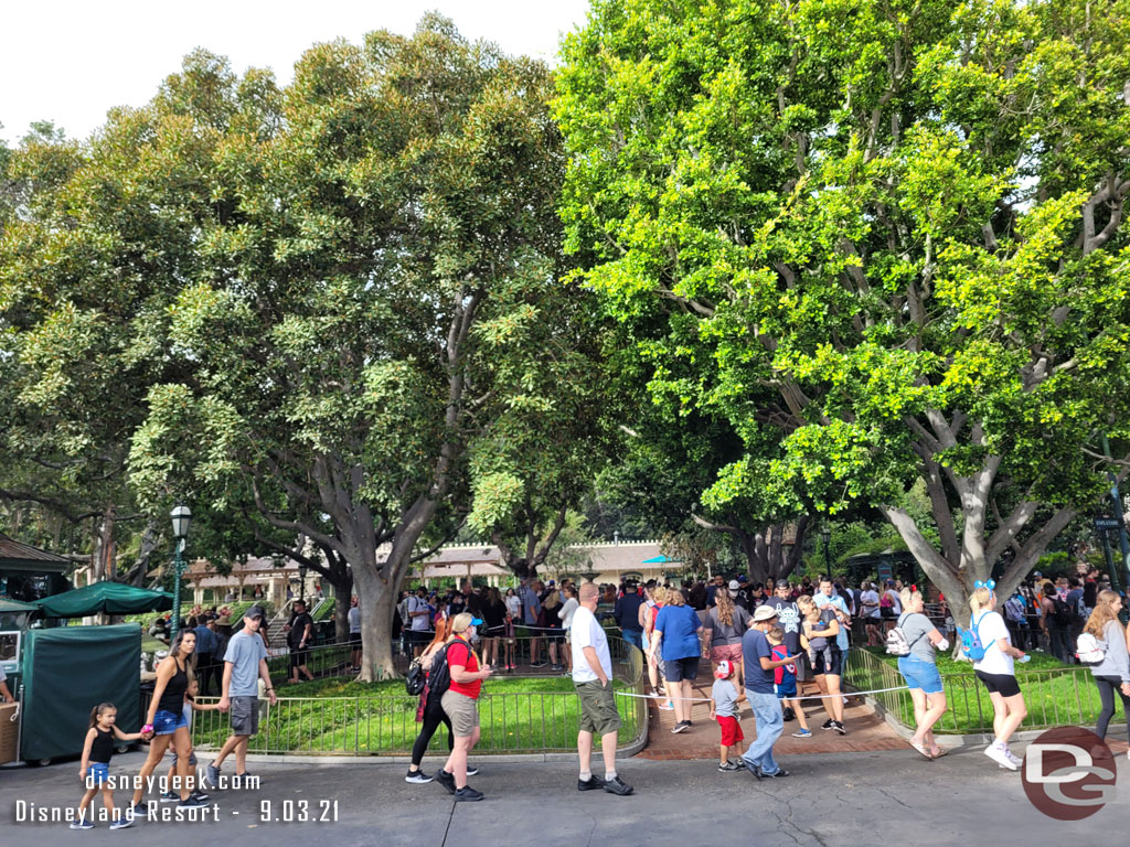 The queue for Haunted Mansion Holiday still spilled out into New Orleans Square but was moving well since there is no FastPass.