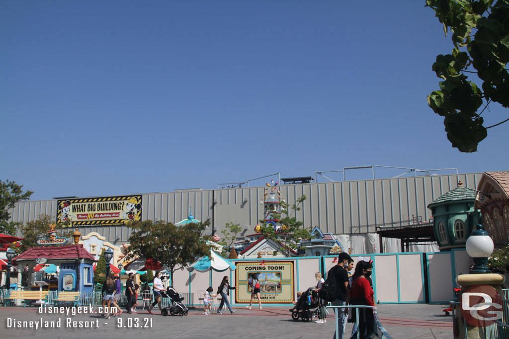 In Toontown steel supports for the new skyline facade are now installed on the roof of the Runaway Railway show building.