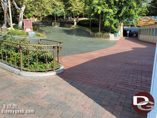 The west side of the walkway is now complete and available to use.  Here you can see the Fantasyland walkway, the new walkway then the old slury style leading up to the theater and train.