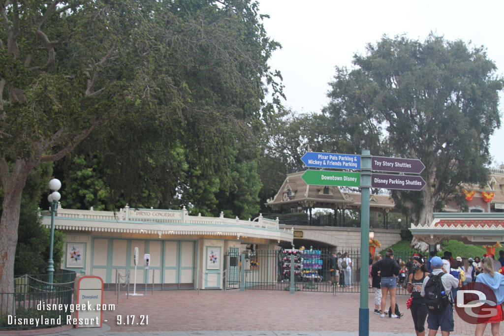 The half of the News Stand outside the parks is the new PhotoPass shop. It is called Photo Concierge.