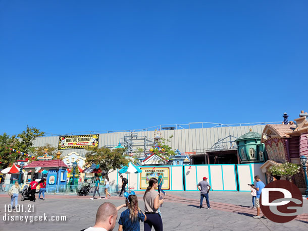 A wide view of the ongoing work.  More steel is in place for the facades.