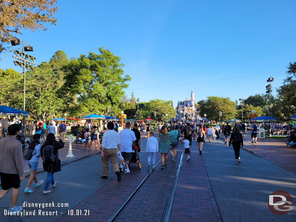 8:00am and the rope drop announcement played and the masses have started to rush into the park and clear out the hub.